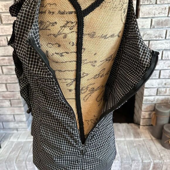 Express Y2K Ruffle Front Structured Plaid Blouse‎ Size Small Black & White - Picture 5 of 12